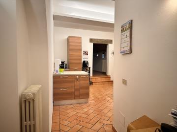 A179-9-entrance-hall-to-kitchen