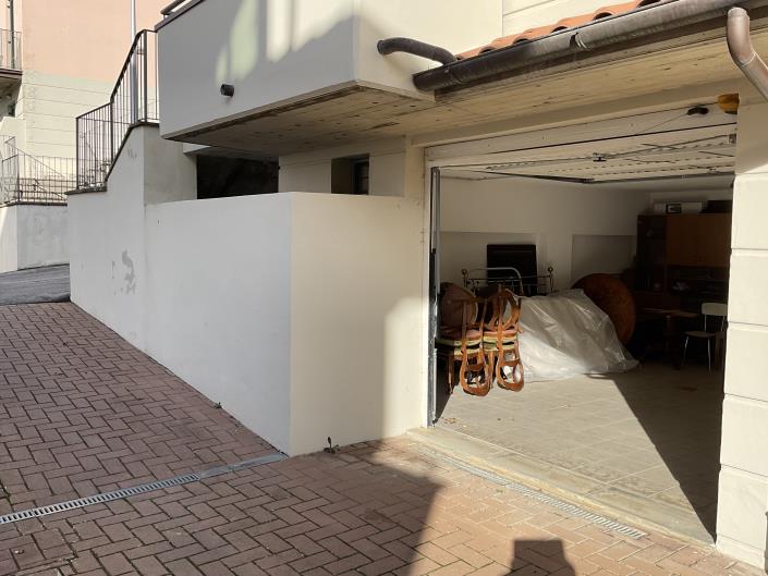 Image No.10-4 Bed Flat for sale