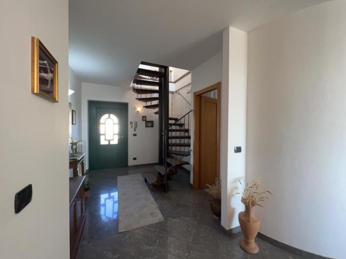 Image No.12-3 Bed Flat for sale