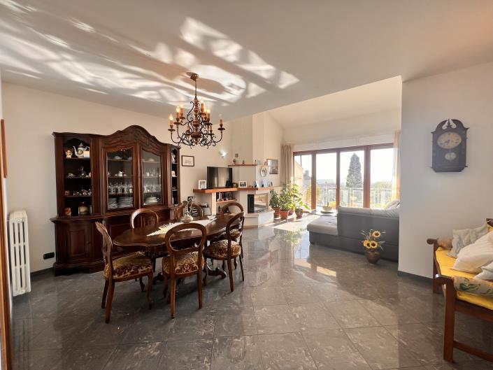 Image No.5-3 Bed Flat for sale