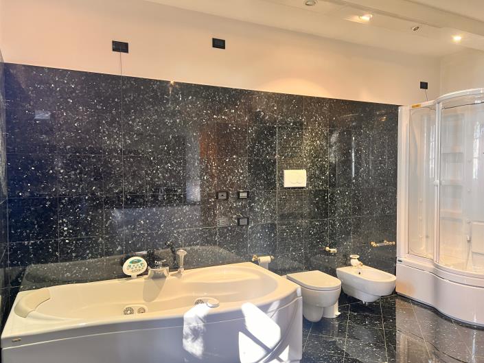 Image No.6-4 Bed Villa for sale