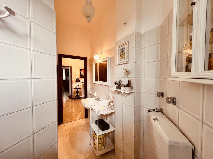 Image No.13-8 Bed Villa / Detached for sale