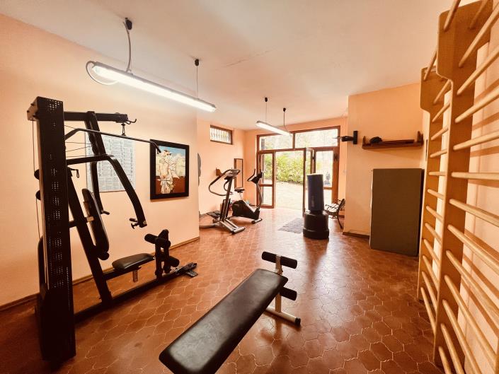 Image No.25-8 Bed Villa / Detached for sale