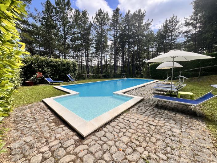 Image No.4-8 Bed Villa / Detached for sale