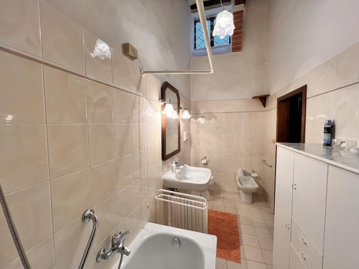 Image No.20-4 Bed Townhouse for sale