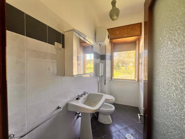 Image No.19-5 Bed Farmhouse for sale