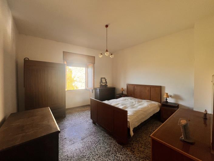 Image No.20-5 Bed Farmhouse for sale