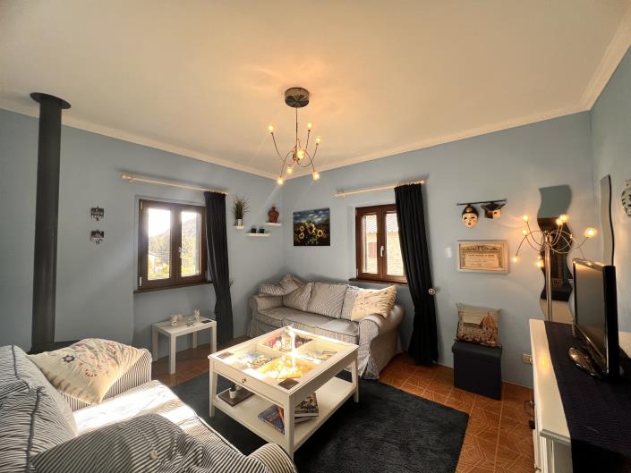 Image No.8-2 Bed Semi-Detached for sale