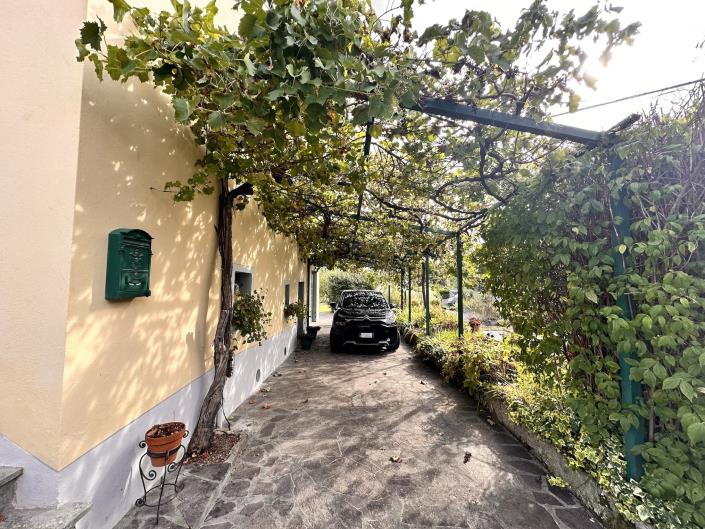 Image No.13-2 Bed Semi-Detached for sale