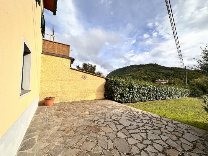 Image No.23-2 Bed Semi-Detached for sale