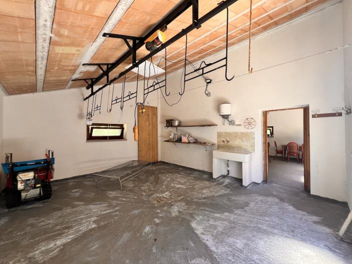 Image No.39-4 Bed Country Property for sale