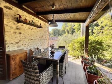 A346-10-outdoor-dining