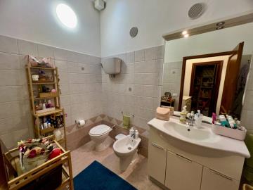 6-MC354-Ground-fl-app-4--bathroom1