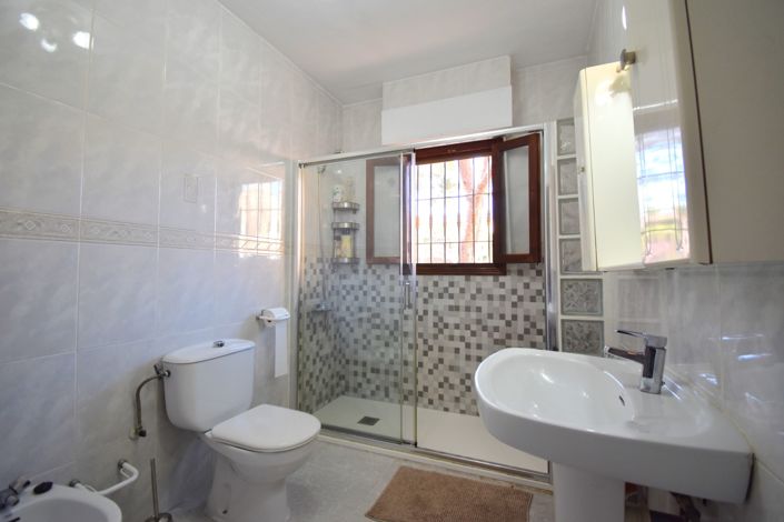 Image No.18-6 Bed Villa for sale