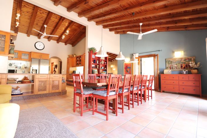 Image No.8-7 Bed Country Property for sale