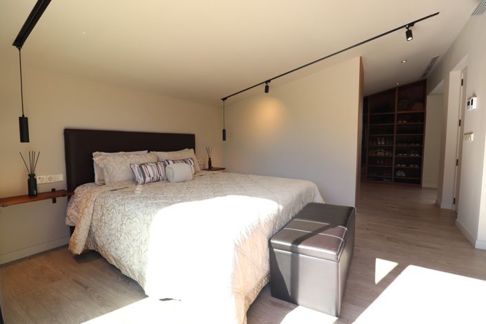 Image No.11-5 Bed Country Property for sale