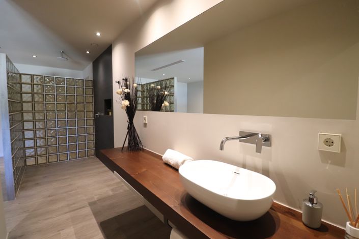 Image No.20-5 Bed Country Property for sale