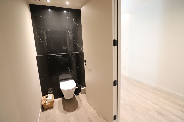 Image No.25-5 Bed Country Property for sale