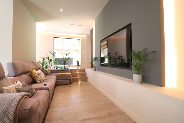 Image No.6-5 Bed Country Property for sale