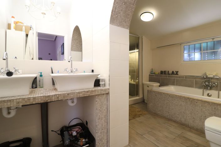 Image No.19-6 Bed Country Property for sale