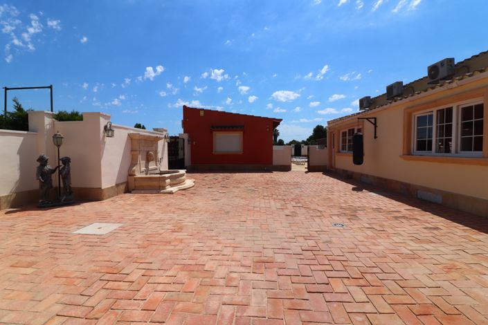 Image No.52-6 Bed Country Property for sale