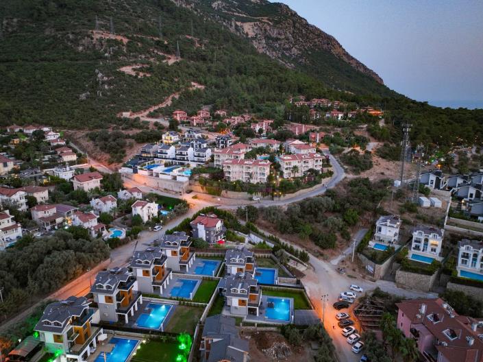 Image No.2-Villa de 4 chambres à vendre à Hisaronu