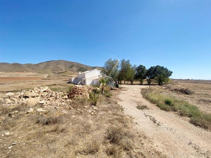 Image No.19-3 Bed Property for sale