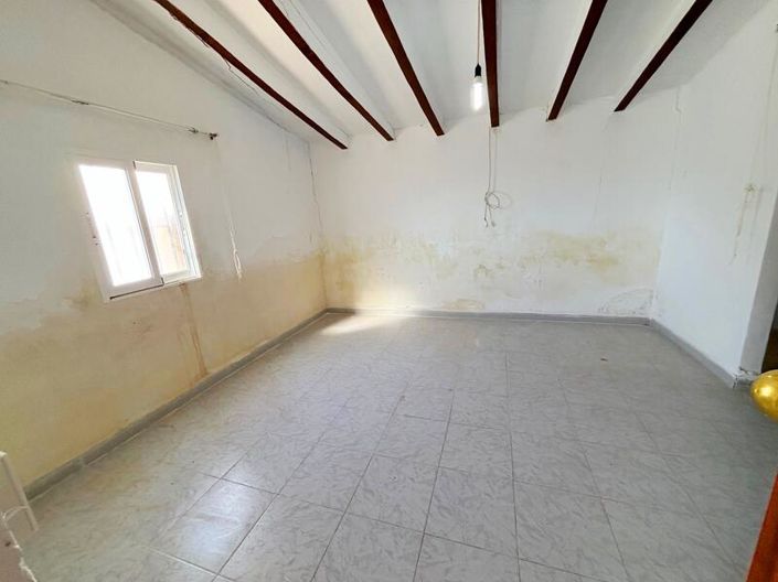 Image No.6-4 Bed Property for sale