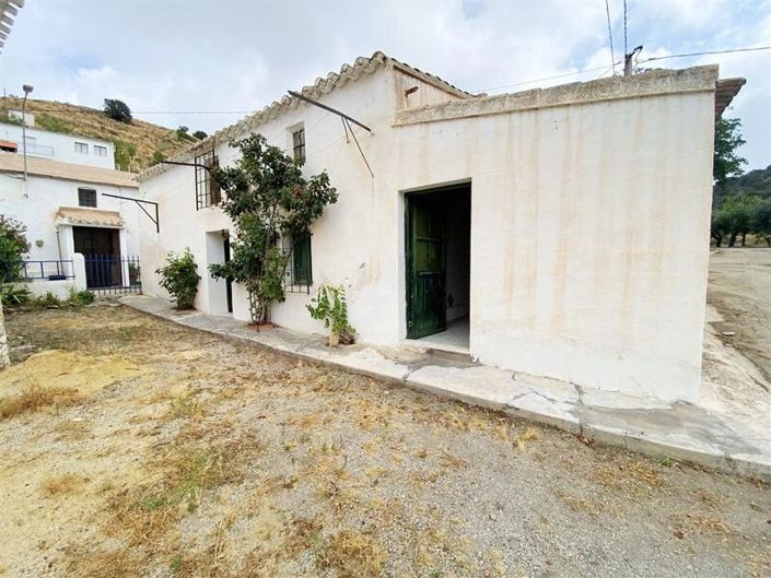 Image No.19-3 Bed Property for sale