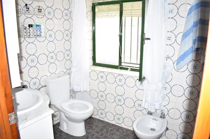 Image No.17-4 Bed Property for sale