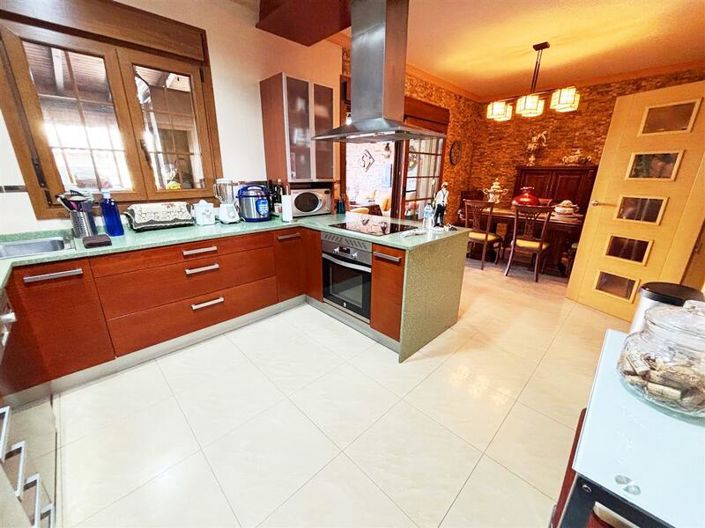 Image No.10-7 Bed Villa for sale