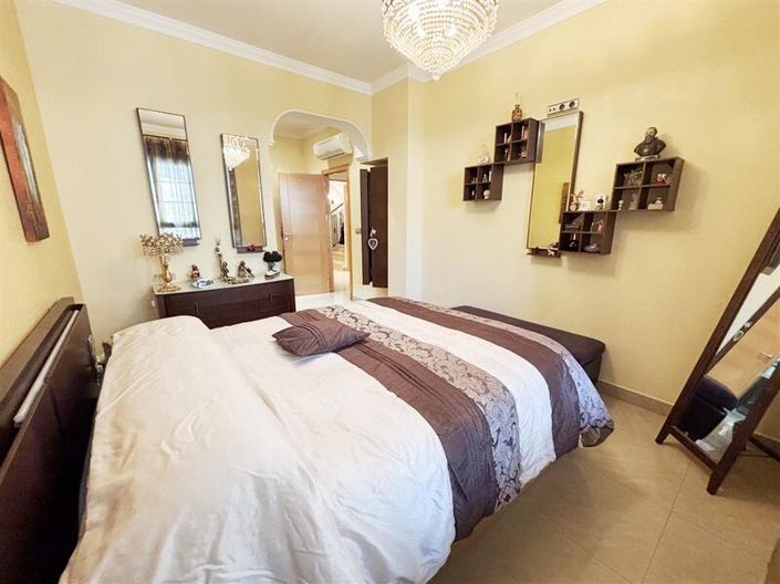 Image No.20-7 Bed Villa for sale