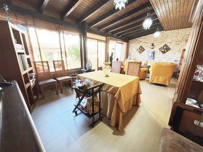 Image No.8-7 Bed Villa for sale