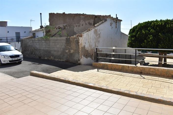 Image No.18-3 Bed Property for sale