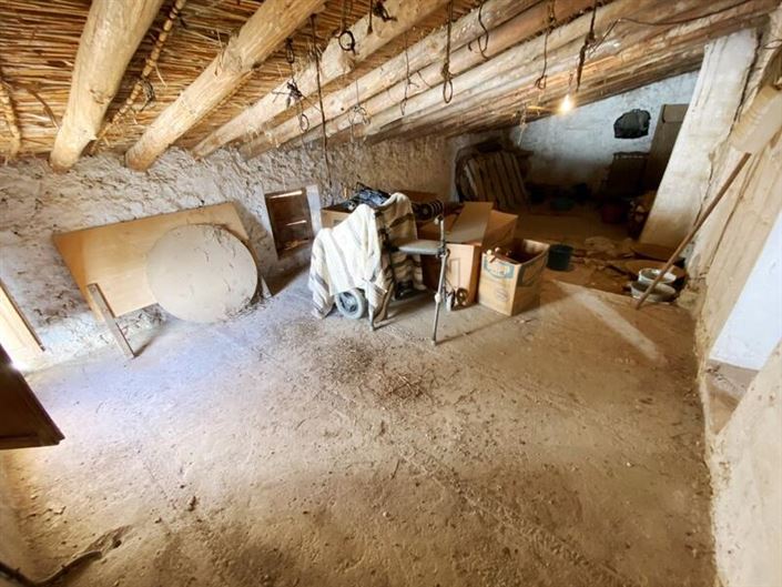 Image No.27-6 Bed Property for sale