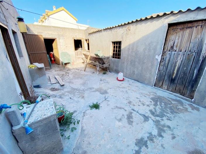 Image No.32-6 Bed Property for sale