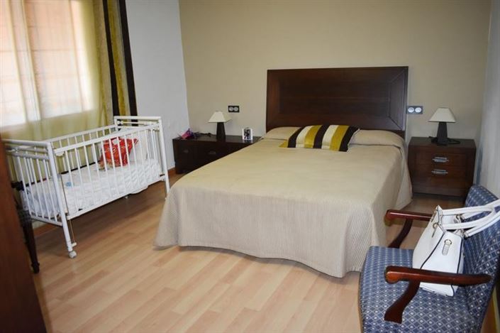 Image No.16-4 Bed Property for sale