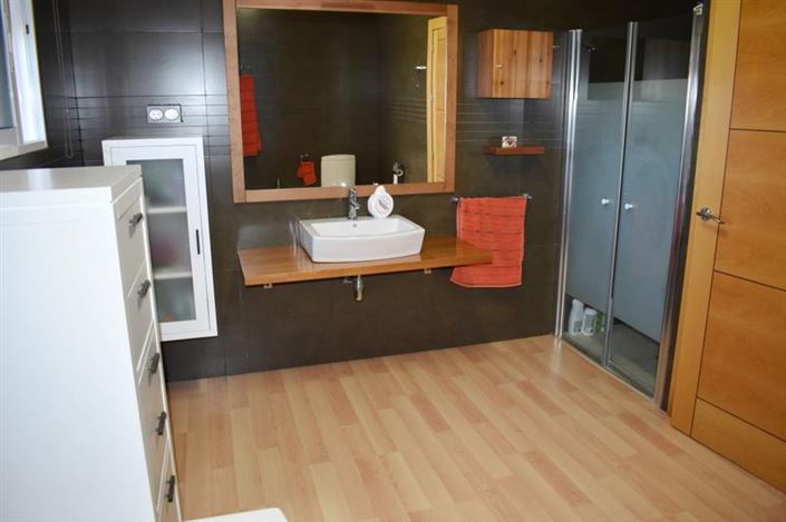 Image No.19-4 Bed Property for sale