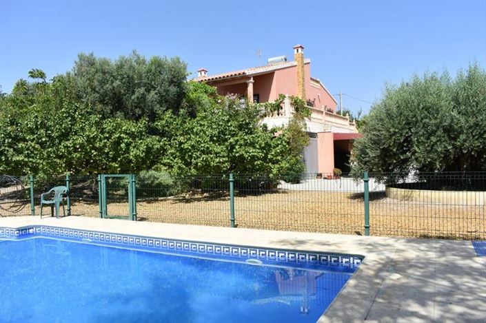 Image No.4-4 Bed Property for sale