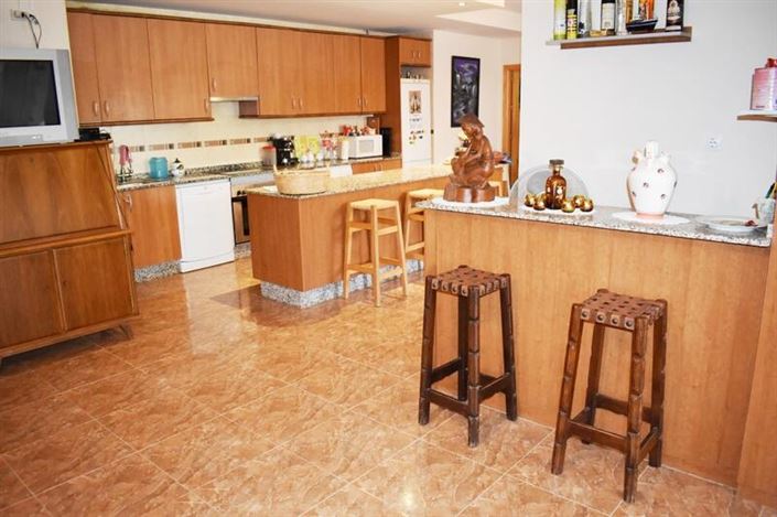 Image No.14-4 Bed Property for sale