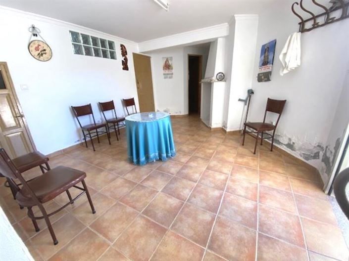 Image No.12-3 Bed Property for sale