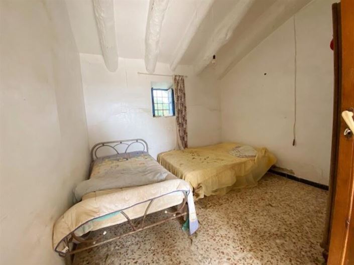 Image No.13-3 Bed Property for sale