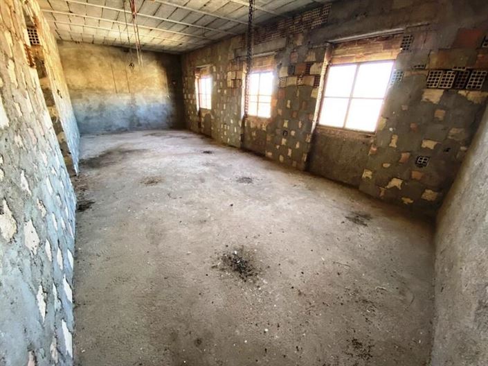 Image No.17-5 Bed Property for sale