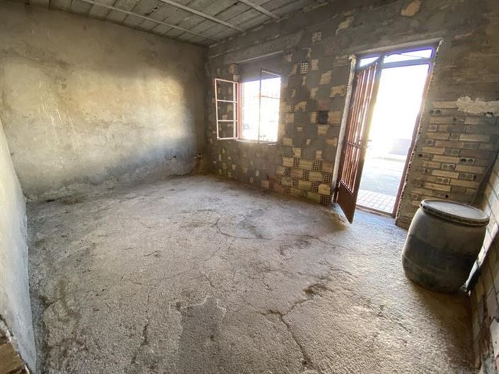 Image No.7-5 Bed Property for sale