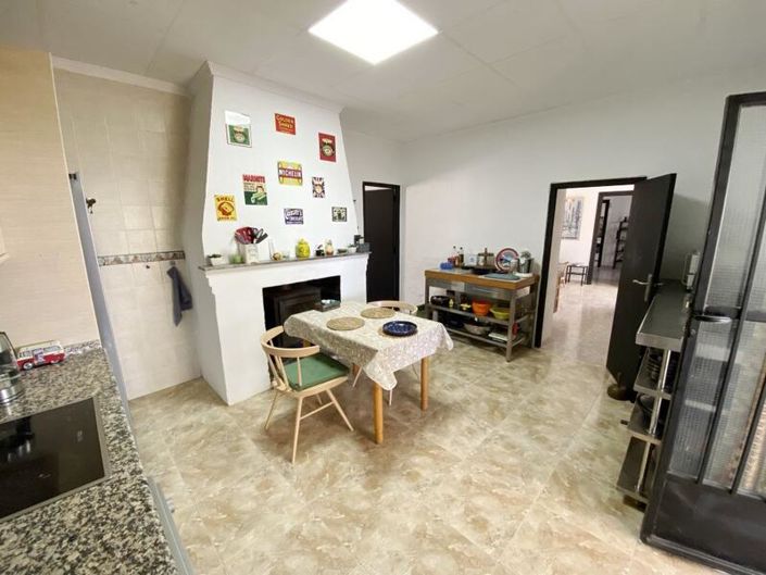 Image No.16-4 Bed Property for sale