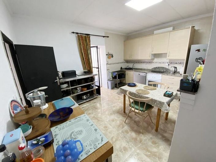 Image No.18-4 Bed Property for sale