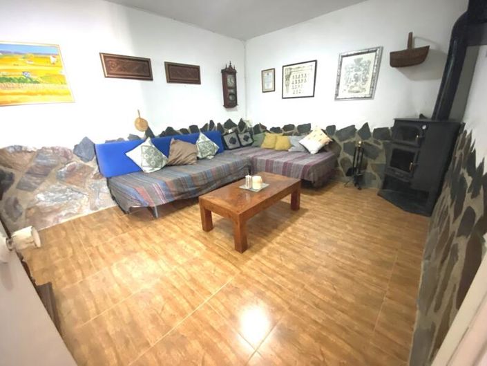 Image No.12-6 Bed Property for sale