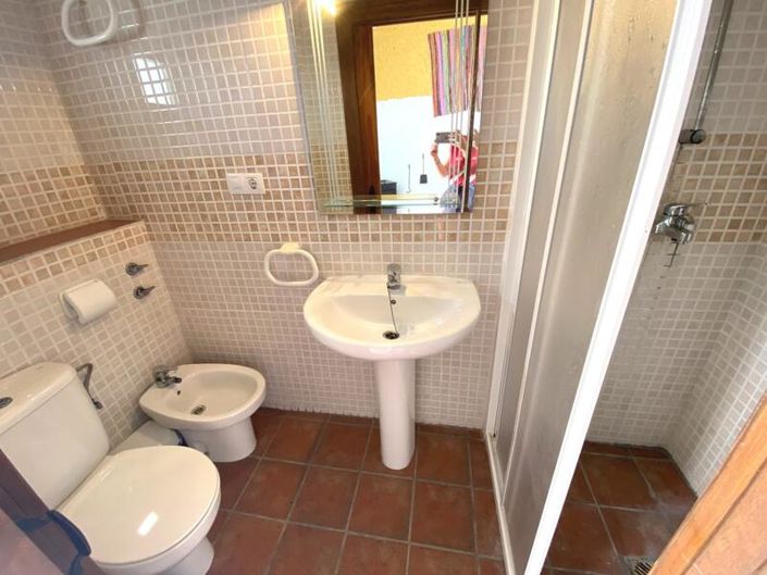 Image No.20-6 Bed Property for sale