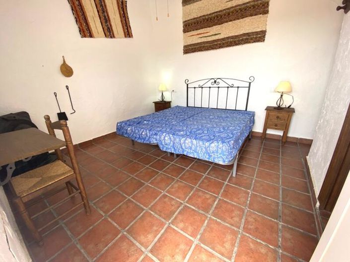 Image No.22-6 Bed Property for sale