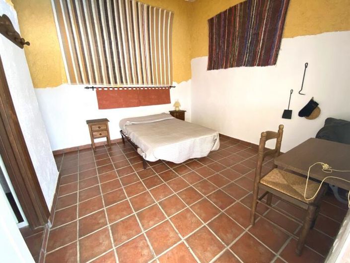 Image No.28-6 Bed Property for sale